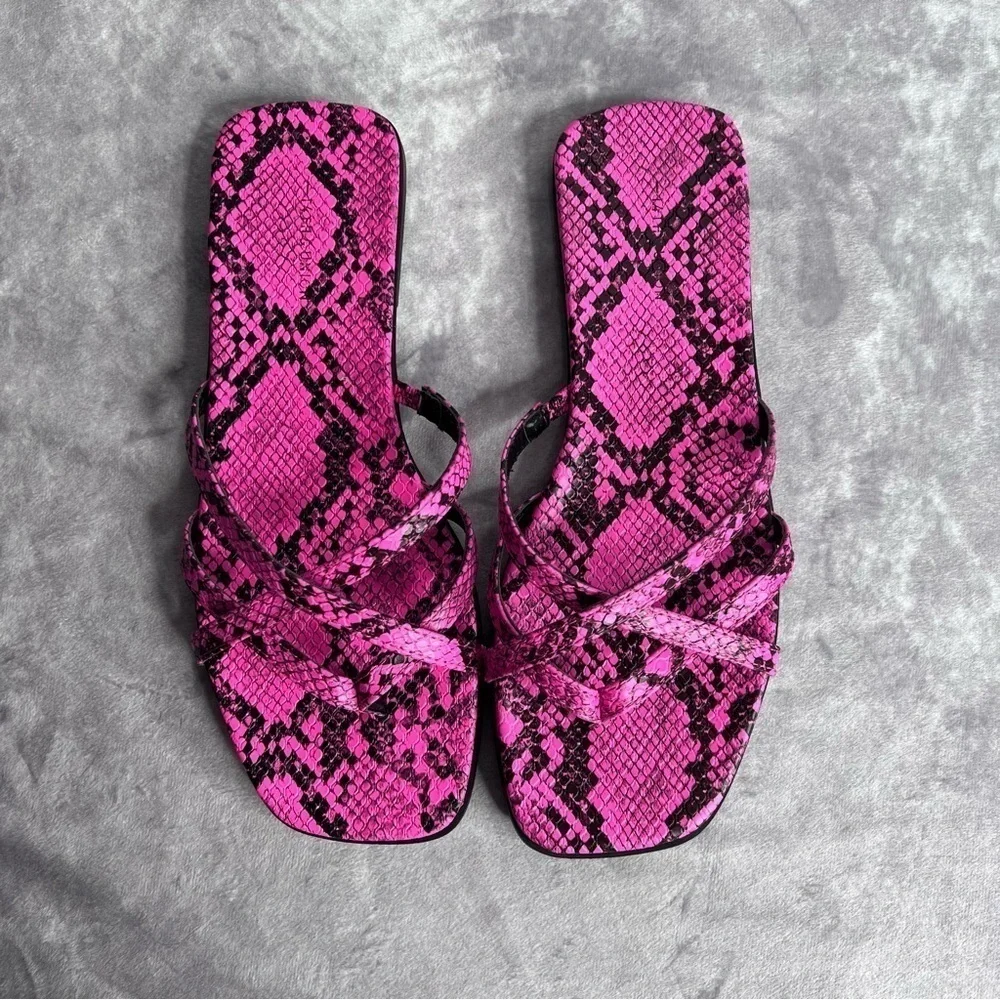 14TH & Union Caite Pink Berry Black Snake Print Flat Sandal Size 6